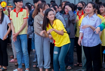 Trường Cao đẳng Đại Việt Đà Nẵng rộn ràng tổ chức chương trình chào đón tân sinh viên K23