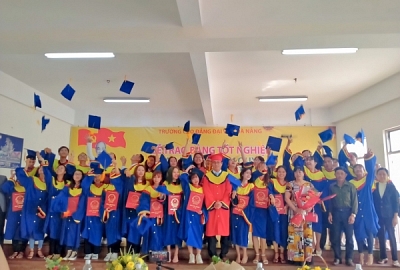 Lễ trao bằng tốt nghiệp đợt 2 năm học 2020 - 2021 trường Cao đẳng Đại Việt Đà Nẵng