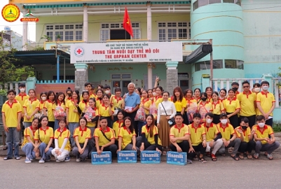 “Xuân yêu thương” cùng Trung tâm nuôi dạy trẻ mồ côi Chữ thập đỏ Đà Nẵng