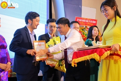 Tập thể Nhà trường Đại Việt Đà Nẵng nhận Giấy khen về hoàn thành tốt nhiệm vụ Giáo dục nghề nghiệp 2023