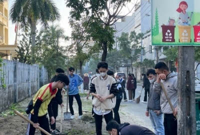 Đoàn Trường Cao đẳng Đại Việt Đà Nẵng ra quân dọn vệ sinh môi trường, đón Tết Giáp Thìn 2024