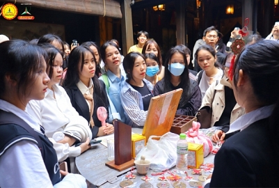 Tour trải nghiệm thực tế Hội An của sinh viên Đại Việt Đà Nẵng