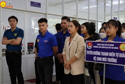 Tuổi trẻ Đại Việt Đà Nẵng ra quân thực hiện Tuyến đường thanh niên tự quản Vệ sinh môi trường