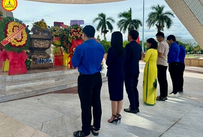 Dâng hương, dâng hoa, thăm Mẹ Việt Nam anh hùng nhân kỷ niệm ngày 27/7