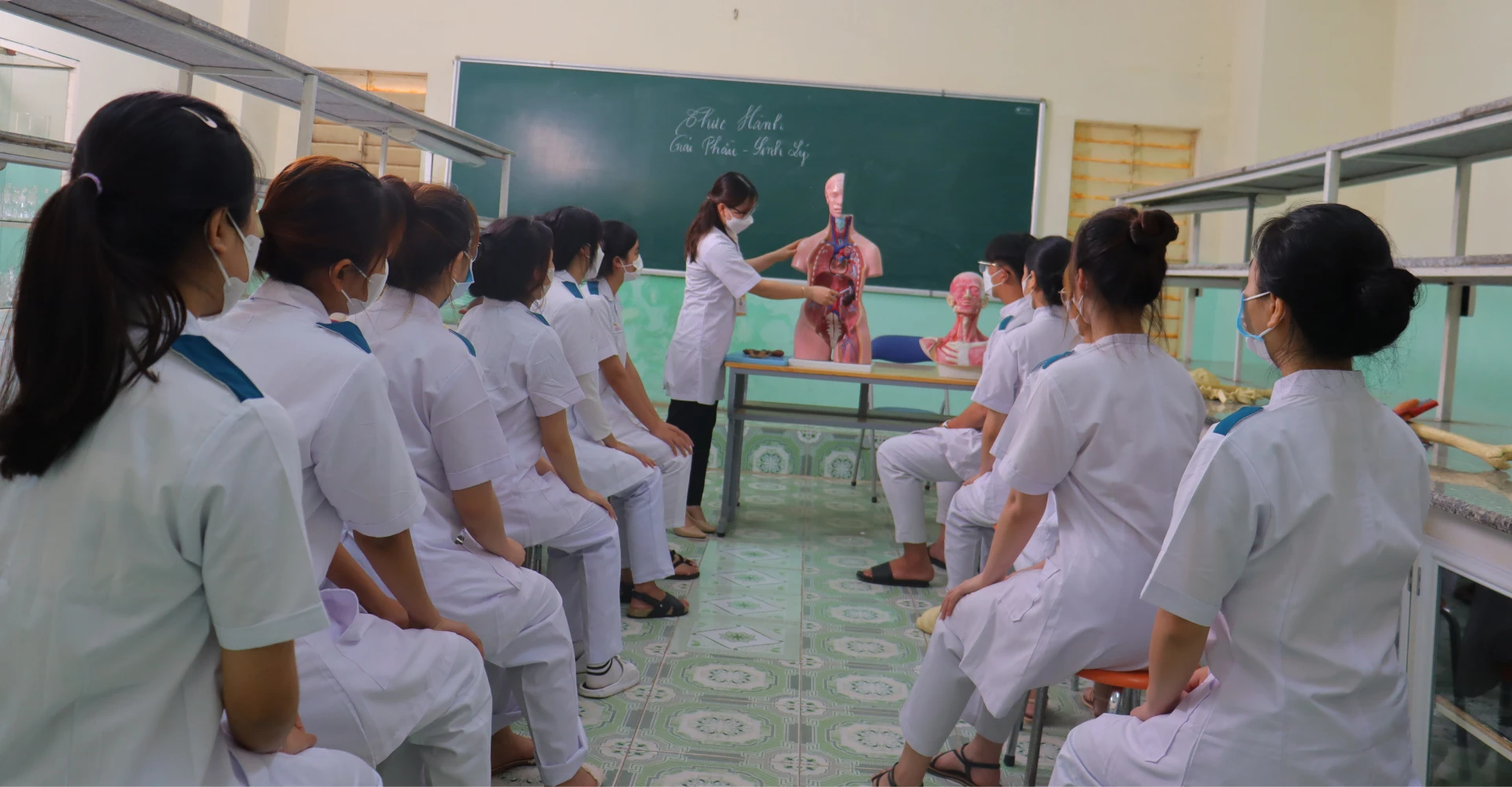 Cơ hội nghề nghiệp sinh viên Khoa Y Dược