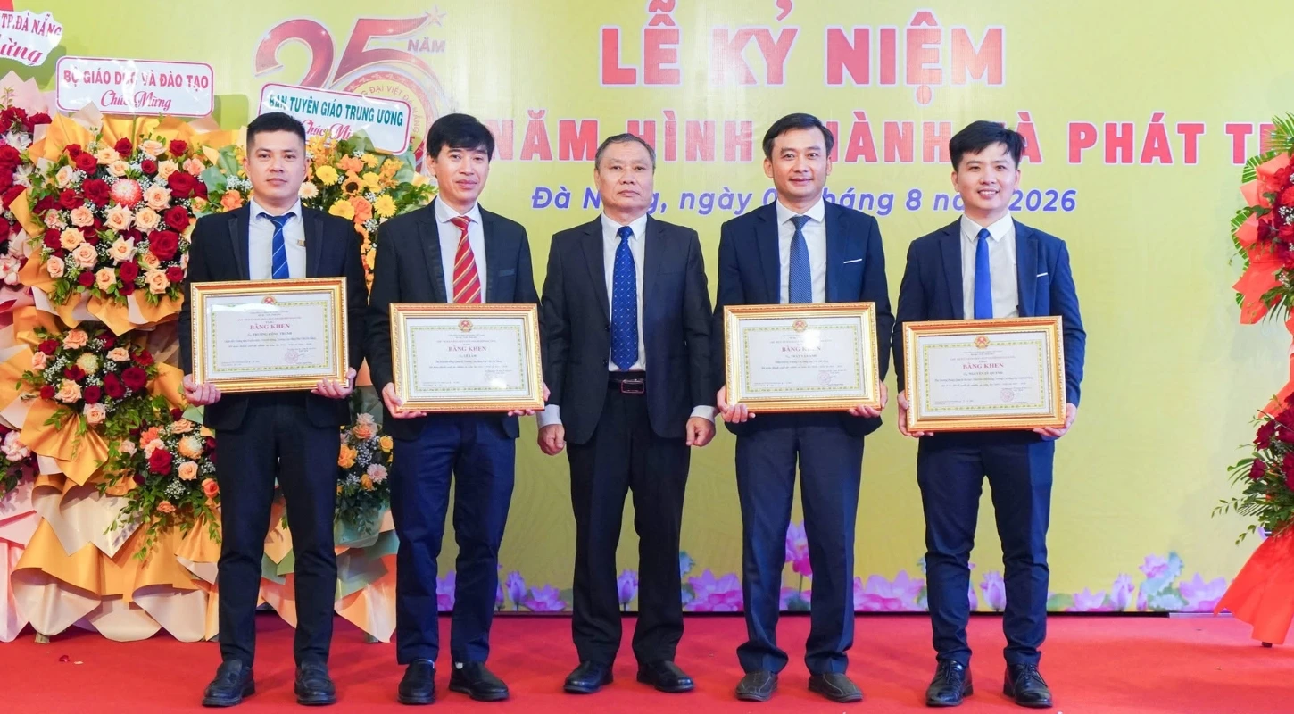 25 NĂM – MỘT HÀNH TRÌNH ĐƯỢC GÓP NHẶT TỪ NHỮNG ĐIỀU THẦM LẶNG | Trường Cao Đẳng Đại Việt Đà Nẵng