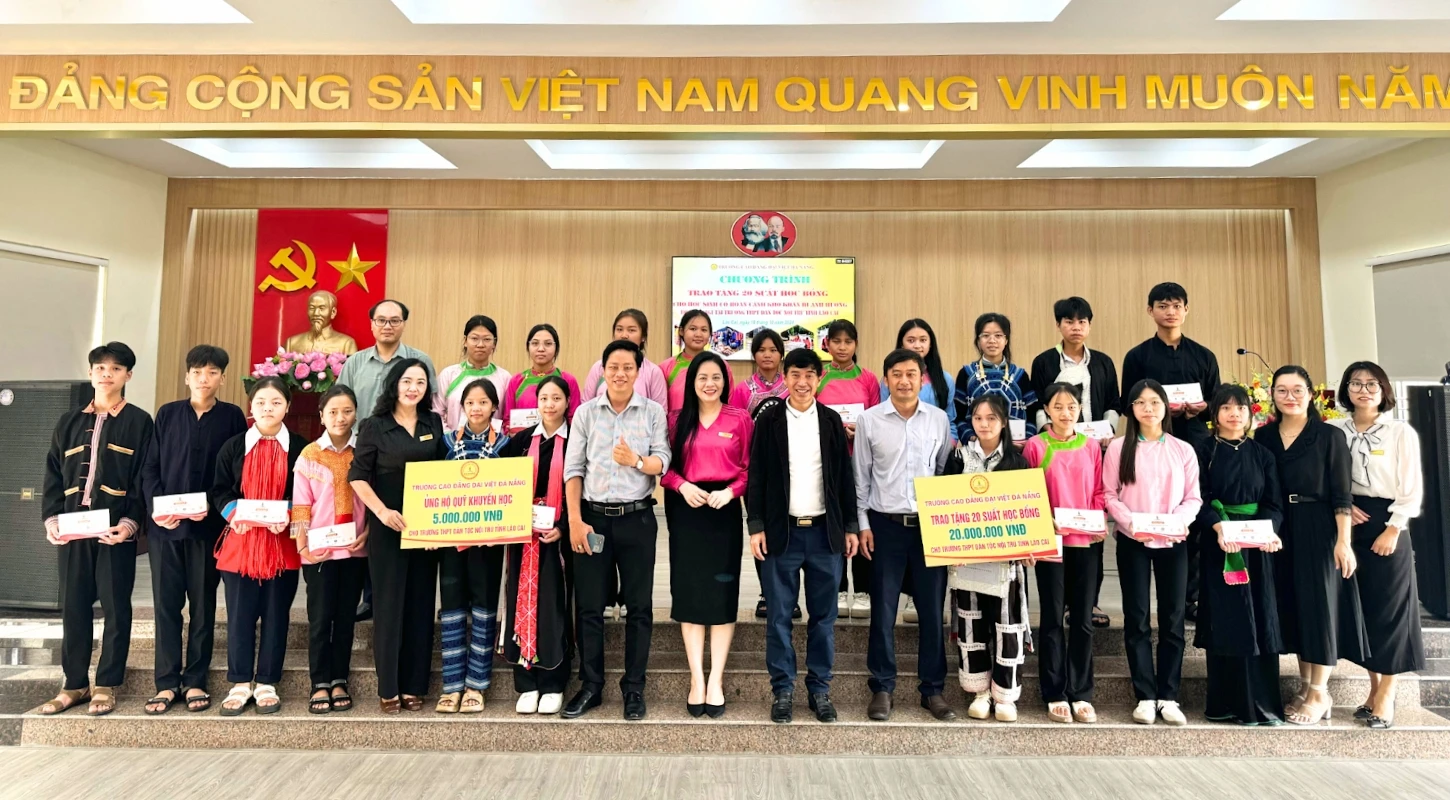 40 Suất Học Bổng Và 2 Quỹ Học Bổng Được Dve Đà Nẵng Trao Đến Học Sinh, Sinh Viên Tỉnh Lào Cai | Trường Cao Đẳng Đại Việt Đà Nẵng