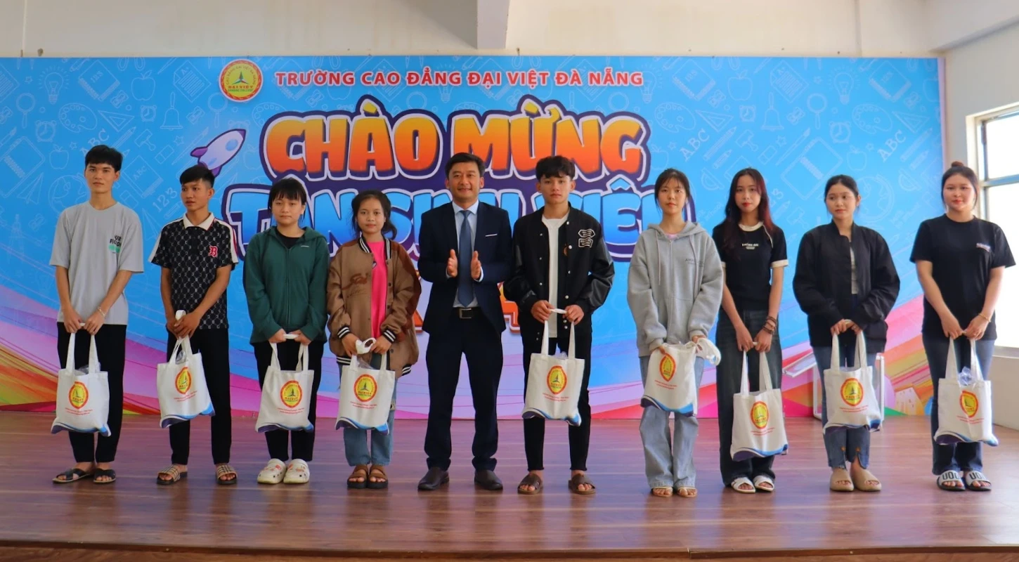 Ấn Tượng Và Nhiều Cảm Xúc Tại Lễ Khai Giảng Chào Mừng Tân Sinh Viên Nhập Học Đợt 5 | Trường Cao Đẳng Đại Việt Đà Nẵng