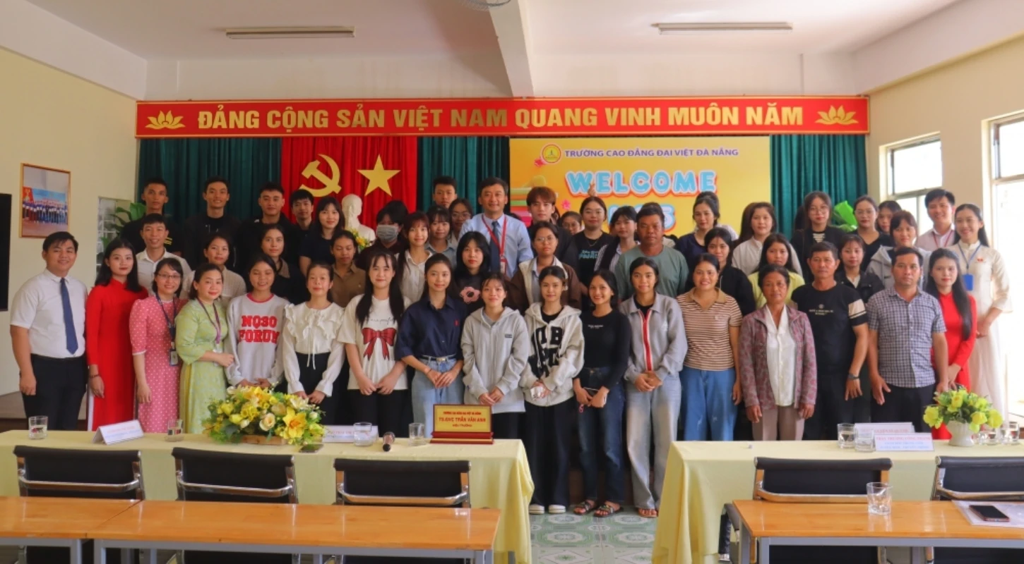 Chào Đón Tân Sinh Viên Gia Nhập Đại Gia Đình Dve Đà Nẵng | Trường Cao Đẳng Đại Việt Đà Nẵng