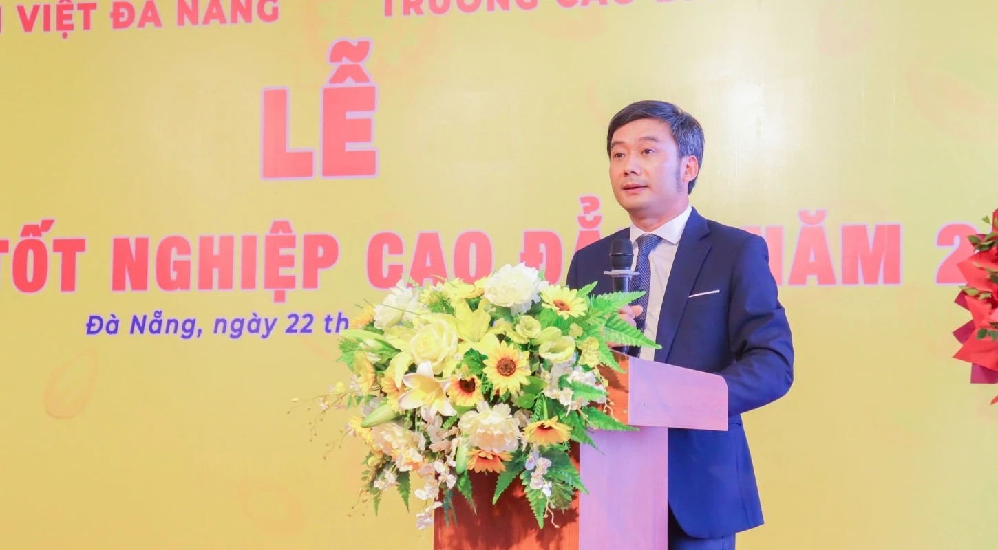 “CHÚC CÁC EM LUÔN BẢN LĨNH, TỰ TIN VÀ VỮNG BƯỚC TRÊN HÀNH TRÌNH PHÍA TRƯỚC.” | Trường Cao Đẳng Đại Việt Đà Nẵng