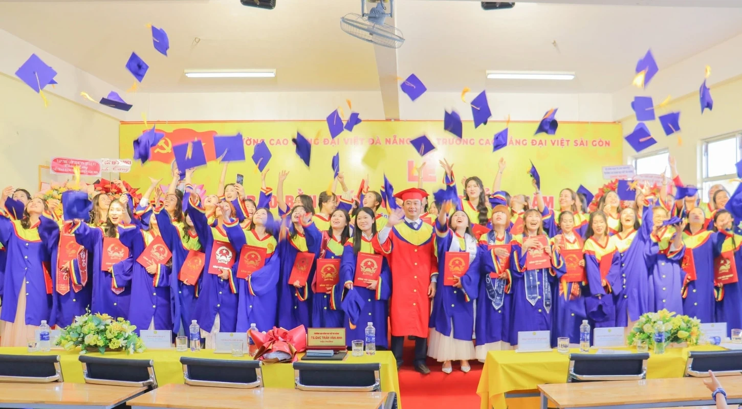 CHÚC MỪNG GẦN 195 TÂN KHOA K23 TỐT NGHIỆP – SẴN SÀNG CHO HÀNH TRÌNH MỚI | Trường Cao Đẳng Đại Việt Đà Nẵng