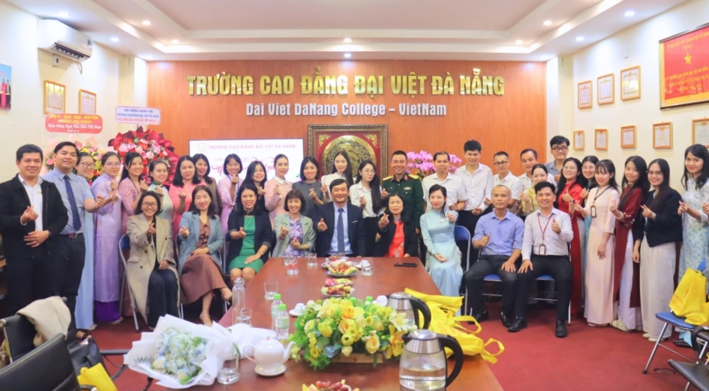 Chuỗi Hoạt Động Chào Mừng 43 Năm Ngày Nhà Giáo Việt Nam | Trường Cao Đẳng Đại Việt Đà Nẵng