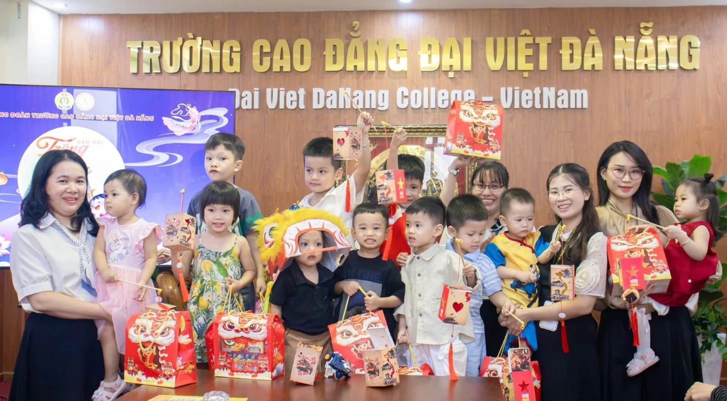 CÔNG ĐOÀN TRƯỜNG CAO ĐẲNG ĐẠI VIỆT ĐÀ NẴNG TỔ CHỨC “ĐÊM HỘI TRĂNG RẰM NĂM 2026” | Trường Cao Đẳng Đại Việt Đà Nẵng