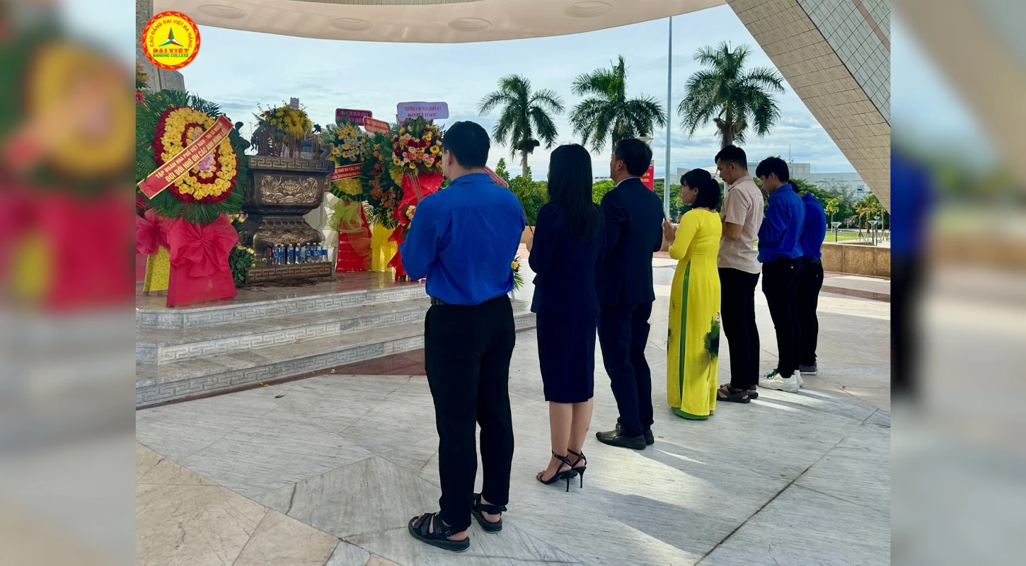 Dâng Hương, Dâng Hoa, Thăm Mẹ Việt Nam Anh Hùng Nhân Kỷ Niệm Ngày 27/7 | Trường Cao Đẳng Đại Việt Đà Nẵng