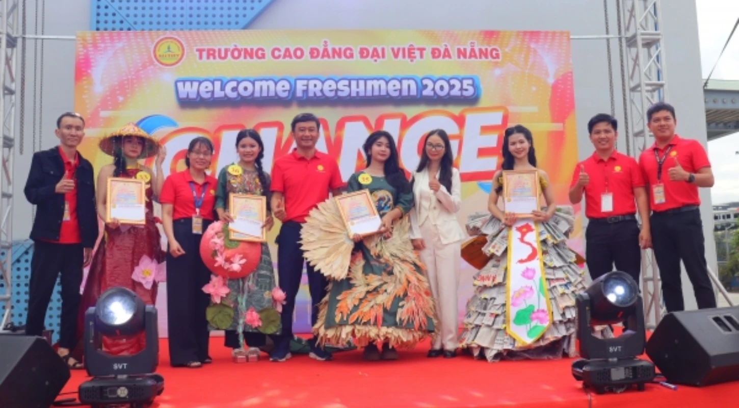 Độc Đáo Thời Trang Tái Chế Từ Rác Của Sinh Viên Đà Nẵng | Trường Cao Đẳng Đại Việt Đà Nẵng