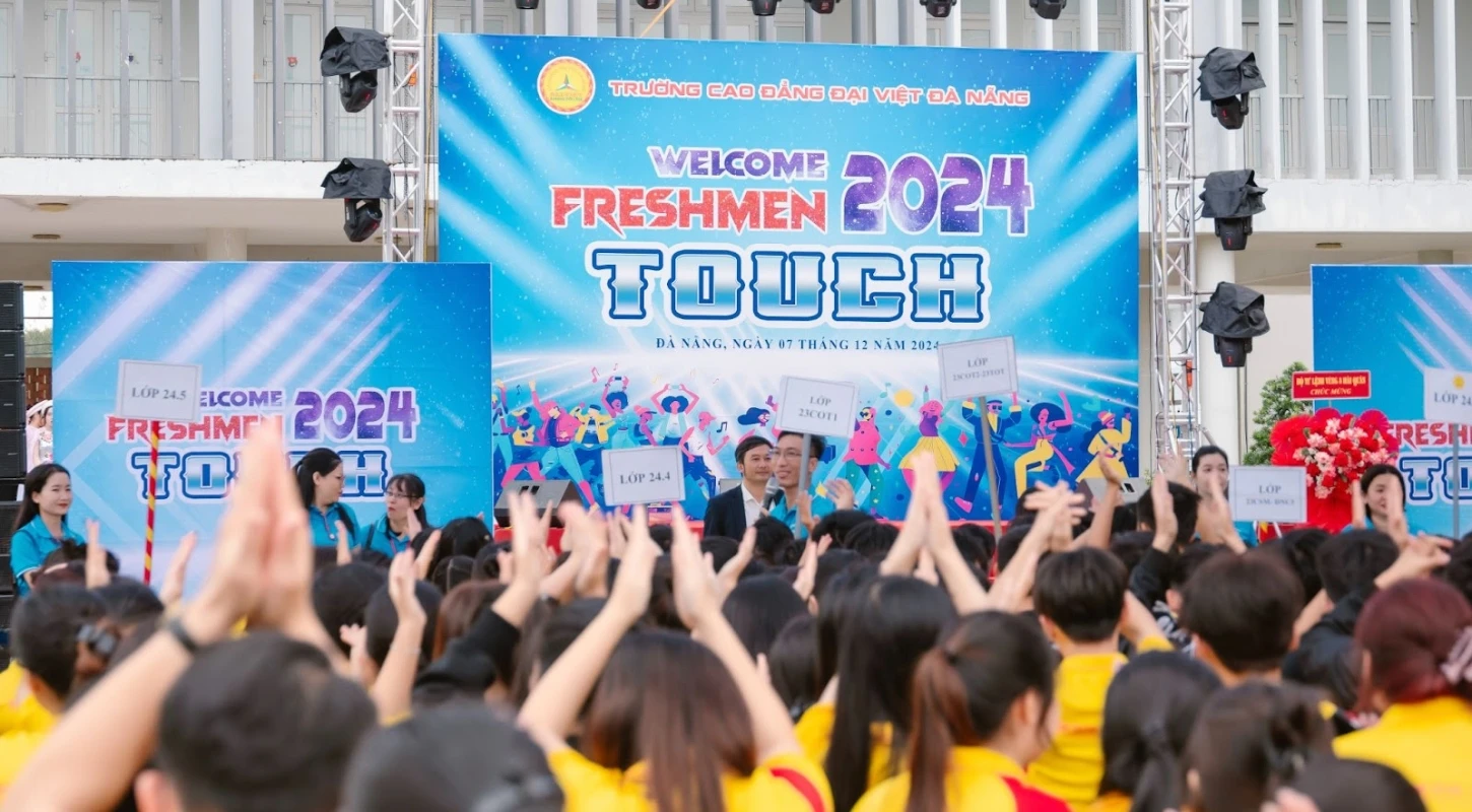 Dve Đà Nẵng – Chương Trình Chào Đón Tân Sinh Viên K24 Chủ Đề “Chạm” | Trường Cao Đẳng Đại Việt Đà Nẵng