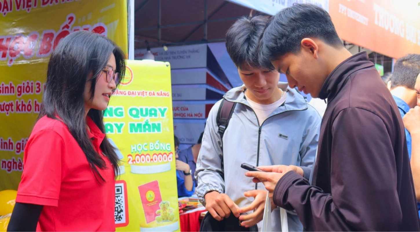 GẦN 5.000 HỌC SINH ĐÀ NẴNG THAM GIA NGÀY HỘI TƯ VẤN MÙA THI NĂM 2026