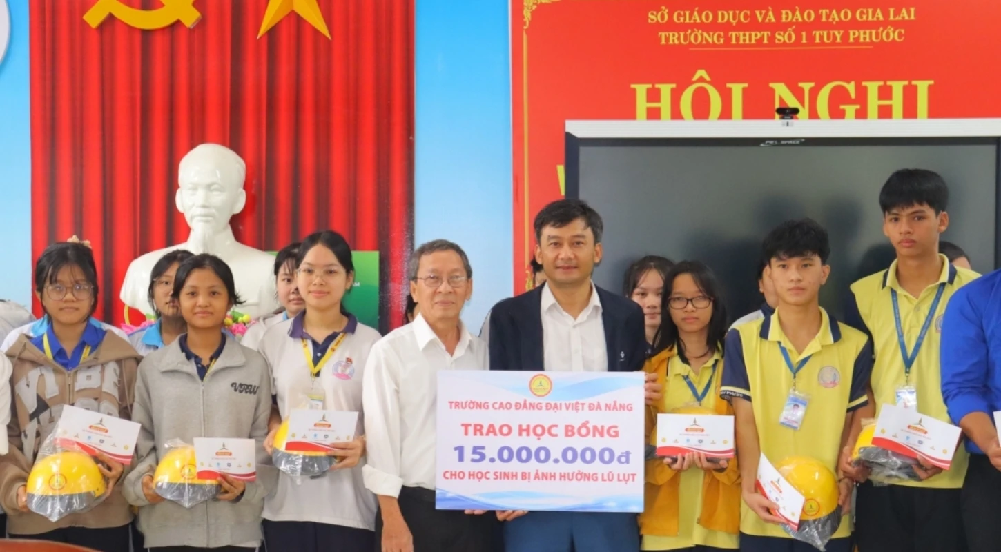 Hỗ Trợ Học Sinh Bị Ảnh Hưởng Bão Lũ Tại Gia Lai | Trường Cao Đẳng Đại Việt Đà Nẵng