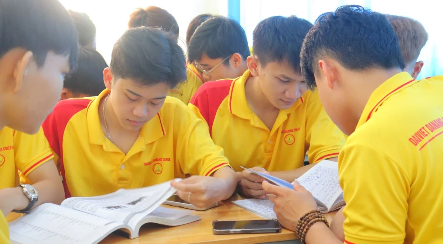 Học Kỳ Doanh Nghiệp Từ Năm Đầu – Mô Hình Đào Tạo Thực Chiến | Trường Cao Đẳng Đại Việt Đà Nẵng