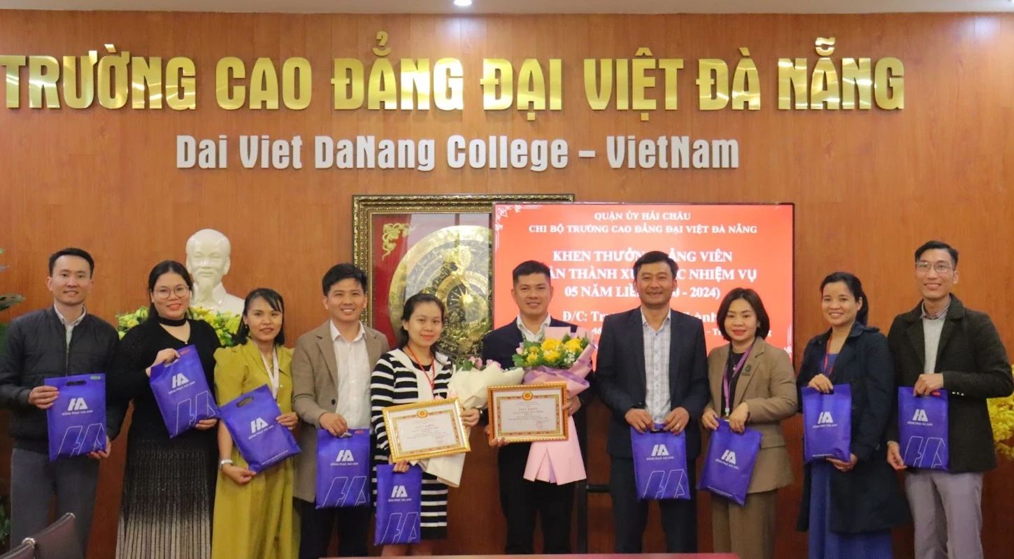 Khen Thưởng Đảng Viên Xuất Sắc 5 Năm Liền: Thực Trạng Và Giải Pháp | Trường Cao Đẳng Đại Việt Đà Nẵng