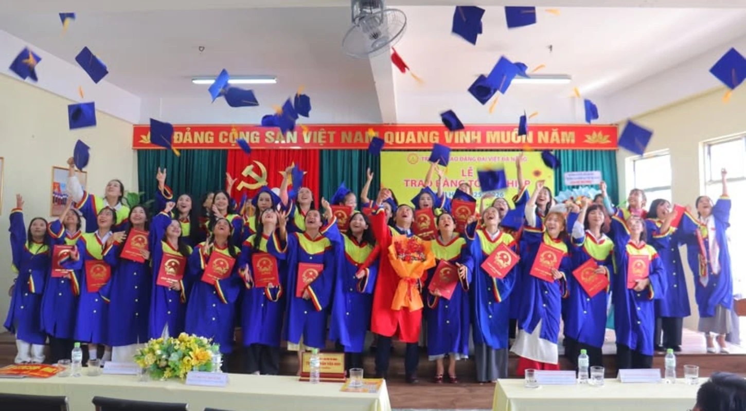 Lễ Tốt Nghiệp Dve 2025: Khép Lại Hành Trình Tri Thức, Mở Lối Tương Lai | Trường Cao Đẳng Đại Việt Đà Nẵng