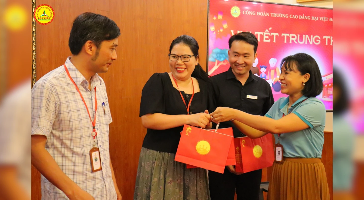 Mùa Trung Thu Đơn Giản Và Ấm Áp Của Cán Bộ Nhân Viên Đại Việt Đà Nẵng | Trường Cao Đẳng Đại Việt Đà Nẵng