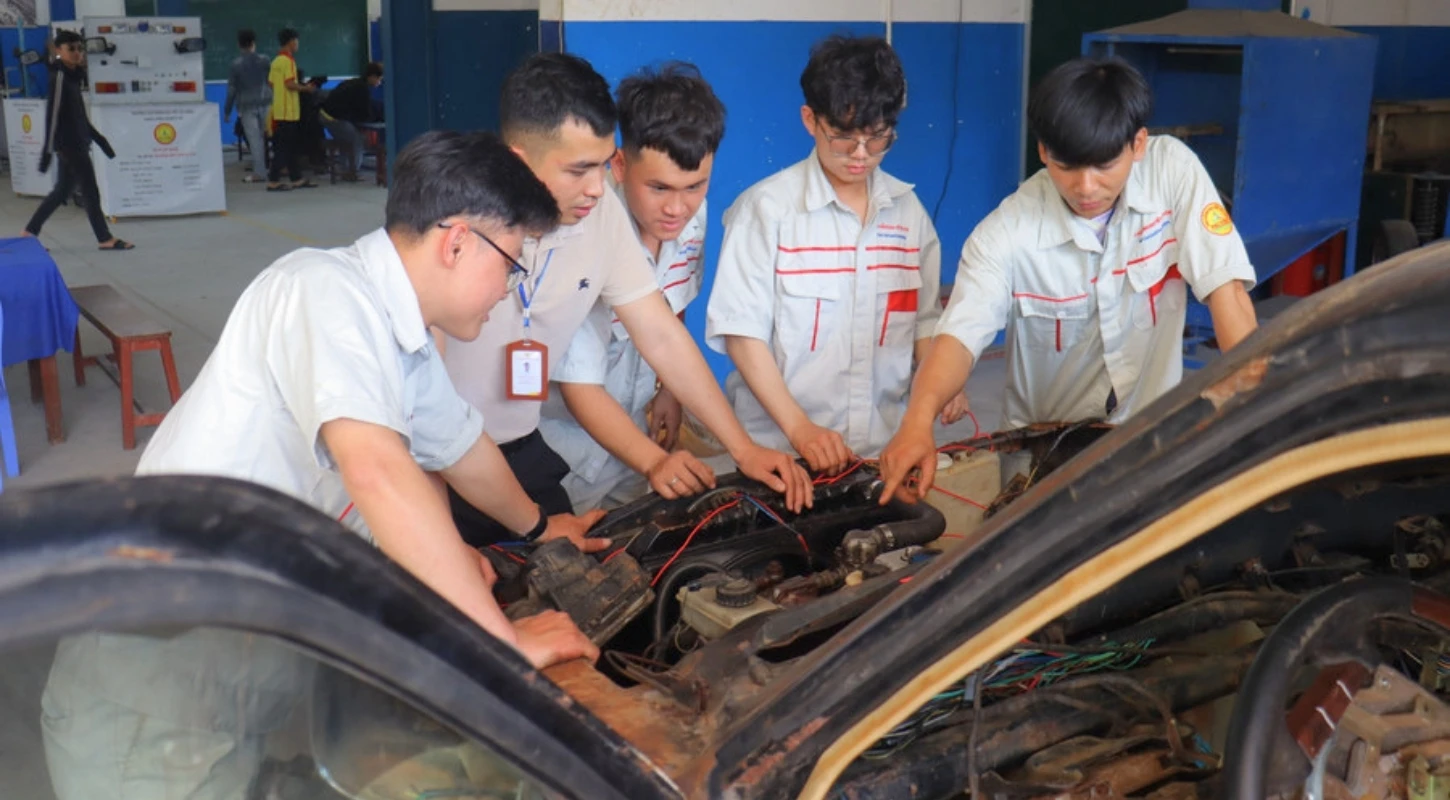 NGHỊ QUYẾT 71–NQ/TW LÀ BƯỚC ĐỘT PHÁ TRONG PHÁT TRIỂN GIÁO DỤC NGHỀ NGHIỆP | Trường Cao Đẳng Đại Việt Đà Nẵng