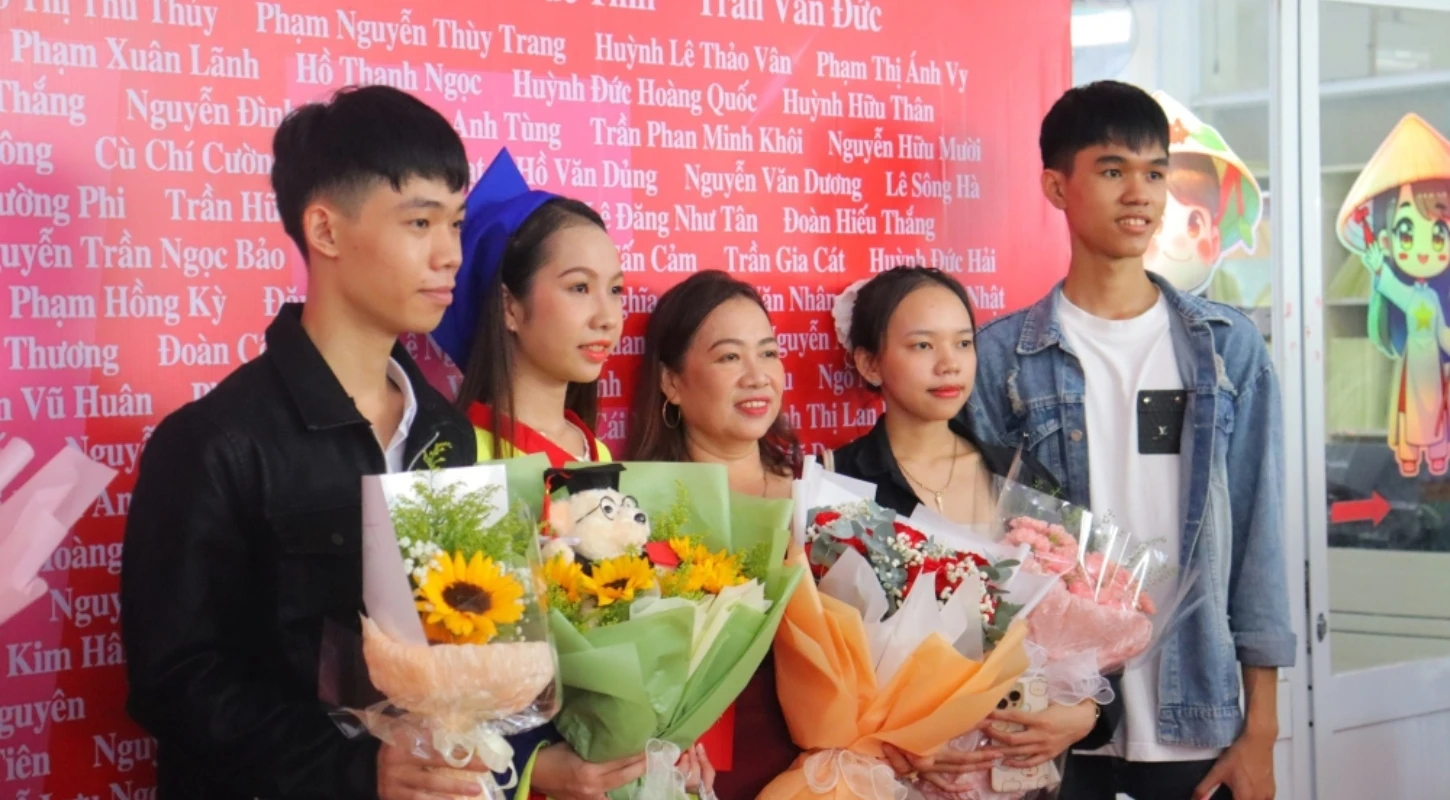 Phụ Huynh – Người Bạn Đồng Hành Thầm Lặng Trên Hành Trình Tri Thức | Trường Cao Đẳng Đại Việt Đà Nẵng