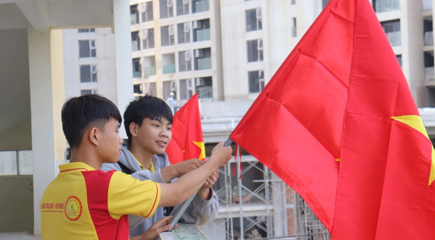 RỰC RỠ SẮC CỜ – TUỔI TRẺ ĐẠI VIỆT TỰ HÀO HƯỚNG VỀ 30/4 | Trường Cao Đẳng Đại Việt Đà Nẵng