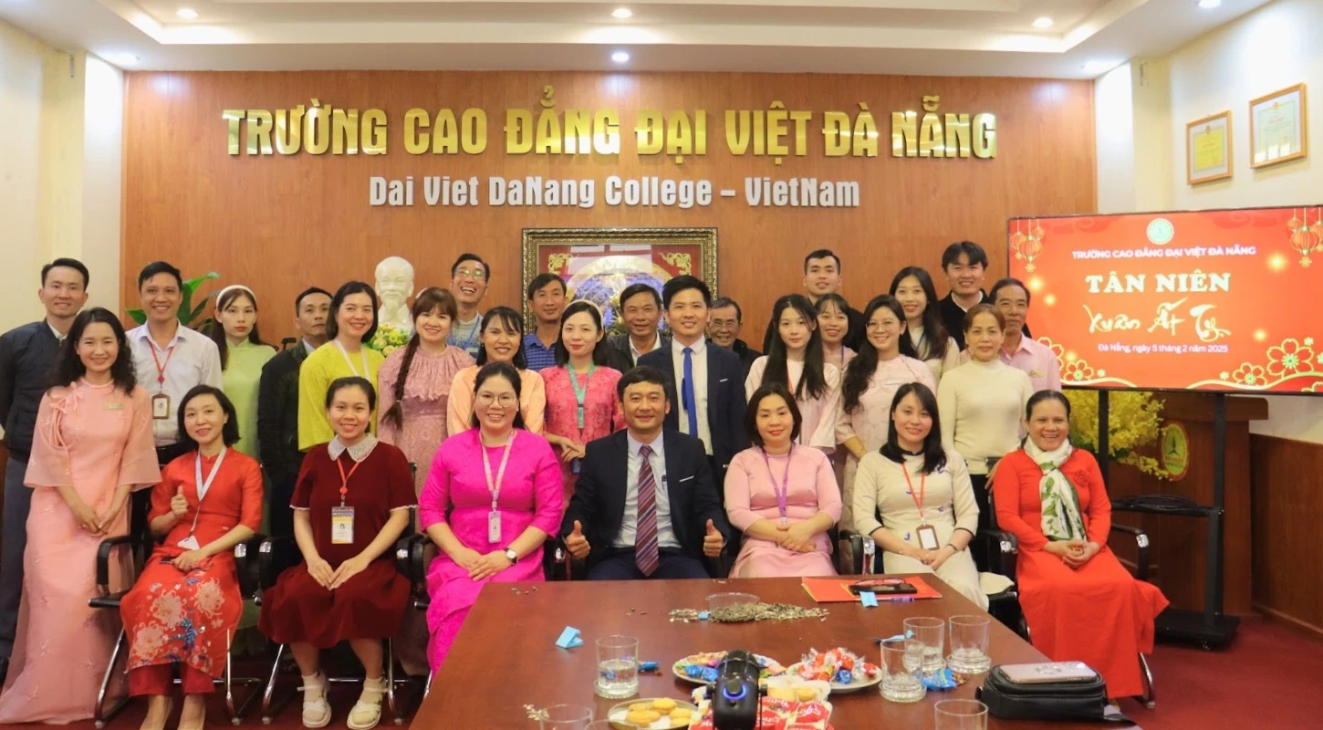 Tân Niên Khởi Sắc Ất Tỵ 2025 – Chương Trình Đổi Mới Tại Đại Việt Đà Nẵng | Trường Cao Đẳng Đại Việt Đà Nẵng