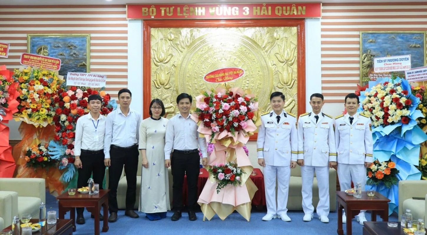 Thăm, Chúc Mừng Bộ Tư Lệnh Vùng 3 Hải Quân Nhân Kỷ Niệm 81 Năm Ngày Thành Lập Quân Đội Nhân Dân Việt Nam | Trường Cao Đẳng Đại Việt Đà Nẵng