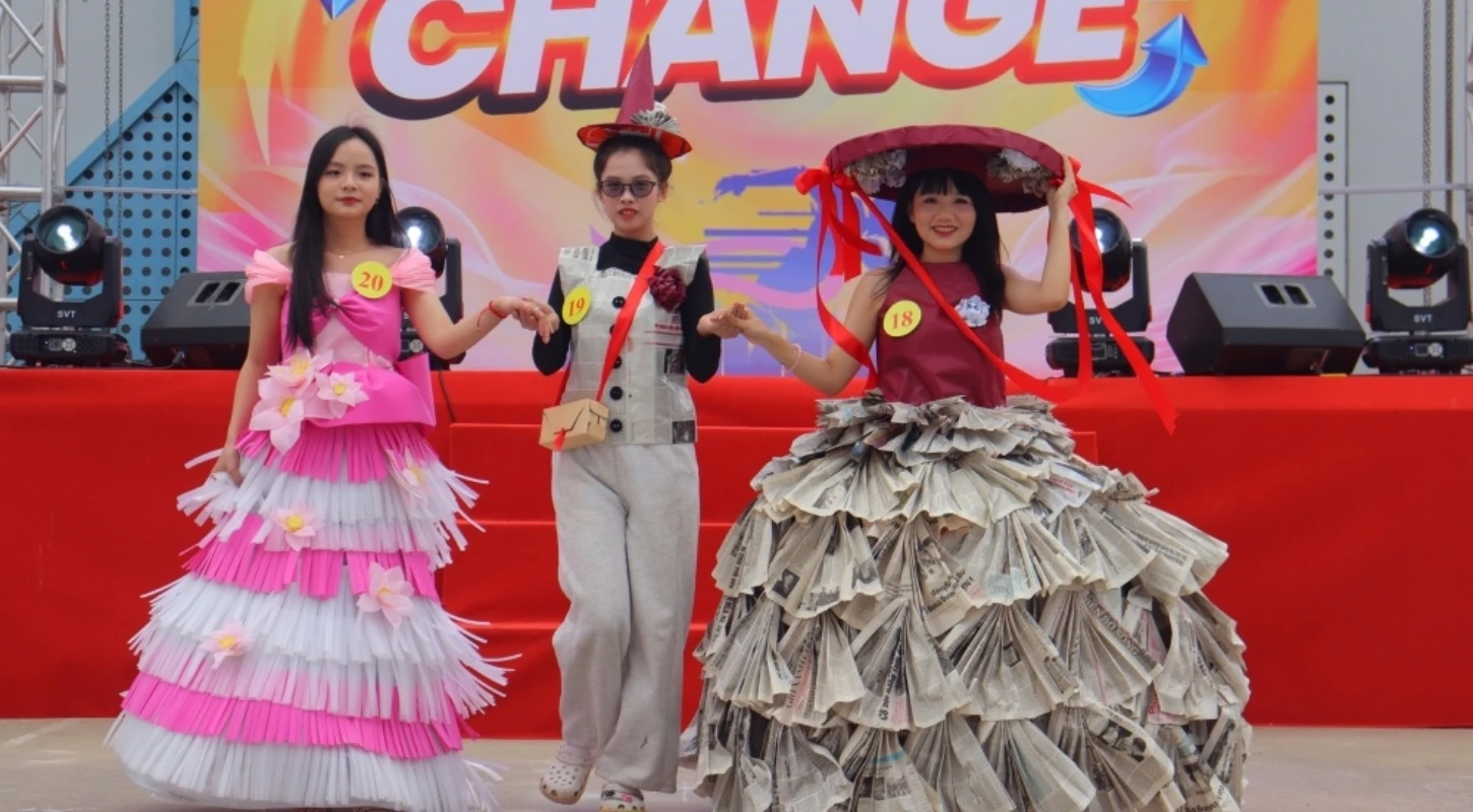 Thời Trang Tái Chế, Hát, Nhảy Đốt Nóng” Ngày Hội Chào Tân Sinh Viên Trường Cao Đẳng Đại Việt Đà Nẵng | Trường Cao Đẳng Đại Việt Đà Nẵng