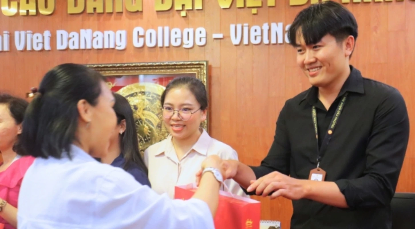 Trao Yêu Thương – Đón Trung Thu 2025 | Trường Cao Đẳng Đại Việt Đà Nẵng