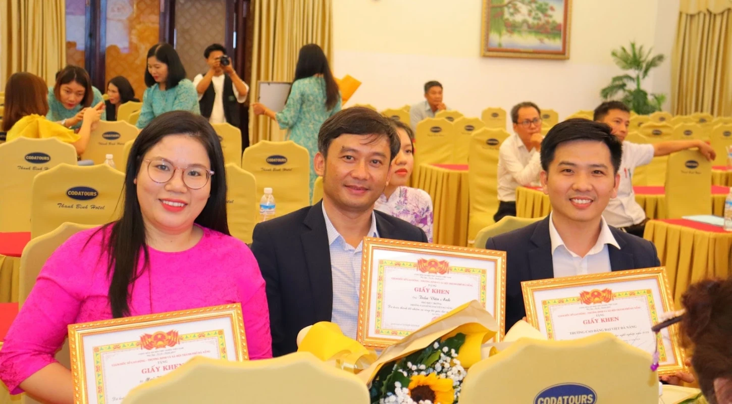 Trường Cao Đẳng Đại Việt Đà Nẵng Nhận Giấy Khen Từ Sở Lao Động – Thương Binh Và Xã Hội | Trường Cao Đẳng Đại Việt Đà Nẵng