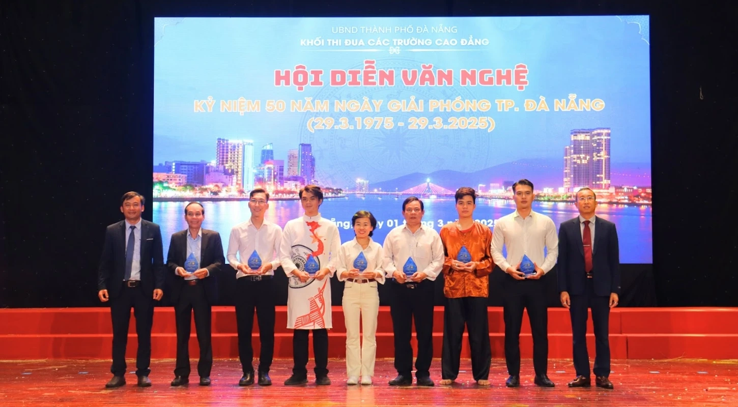 Trường Cao Đẳng Đại Việt Đà Nẵng Nhận Song Giải Tại Hội Diễn Văn Nghệ Kỷ Niệm 50 Năm Ngày Giải Phóng Đà Nẵng | Trường Cao Đẳng Đại Việt Đà Nẵng