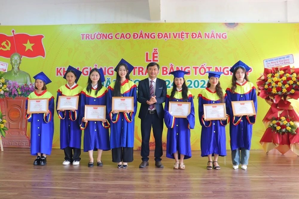 215 Tân Khoa Trường Cao Đẳng Đại Việt Đà Nẵng Chính Thức Tốt Nghiệp Năm 2024