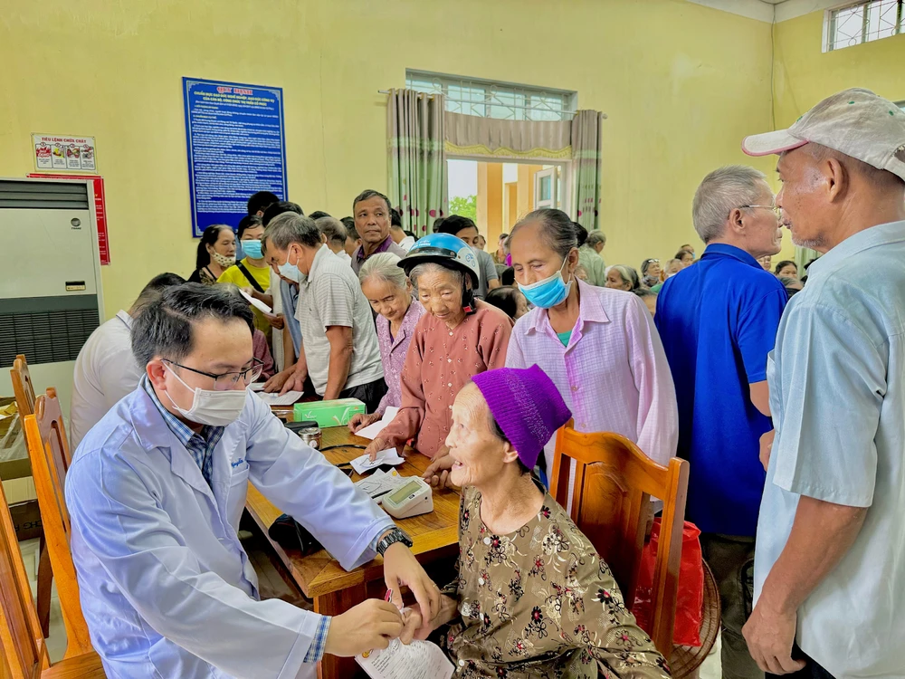 40 Suất Học Bổng Và 2 Quỹ Học Bổng Được Dve Đà Nẵng Trao Đến Học Sinh, Sinh Viên Tỉnh Lào Cai