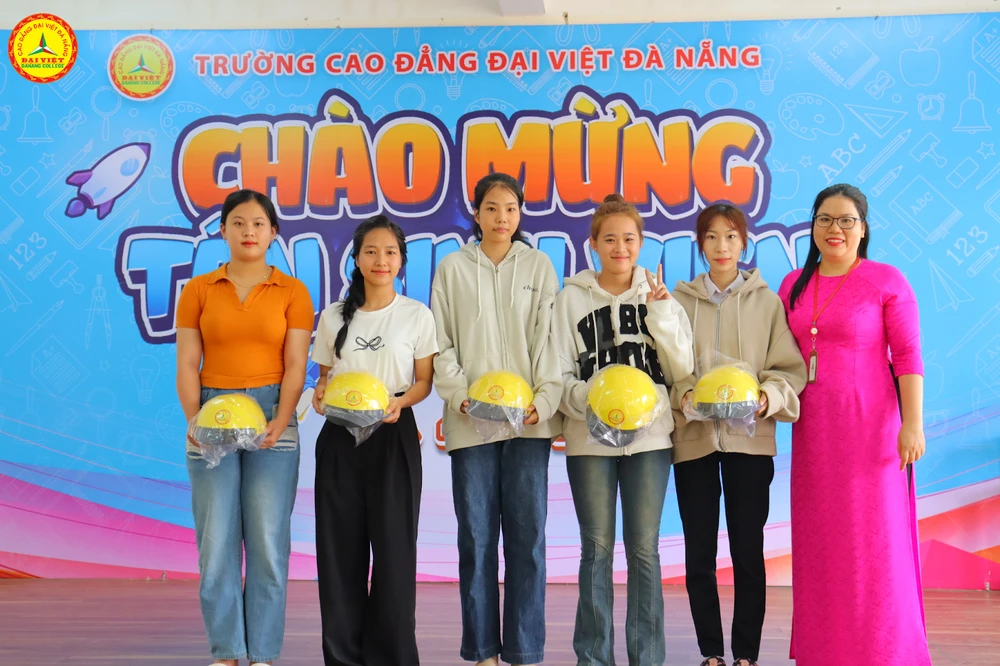 Chào Đón Gần 200 Tân Sinh Viên Và Phụ Huynh Đến Với Chương Trình Khai Giảng Đợt 6