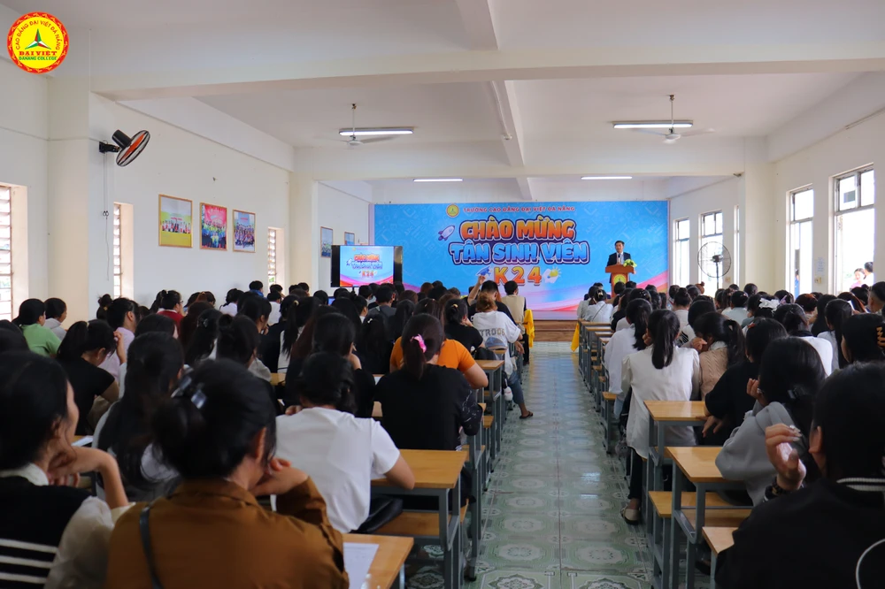 Chào Đón Gần 200 Tân Sinh Viên Và Phụ Huynh Đến Với Chương Trình Khai Giảng Đợt 6