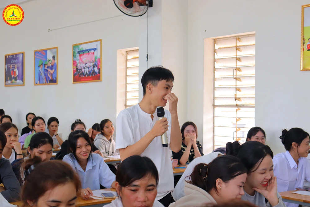 Chào Đón Gần 200 Tân Sinh Viên Và Phụ Huynh Đến Với Chương Trình Khai Giảng Đợt 6