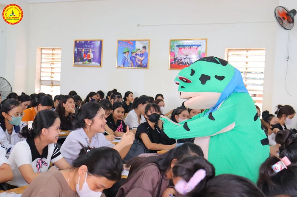 Chào Đón Gần 200 Tân Sinh Viên Và Phụ Huynh Đến Với Chương Trình Khai Giảng Đợt 6