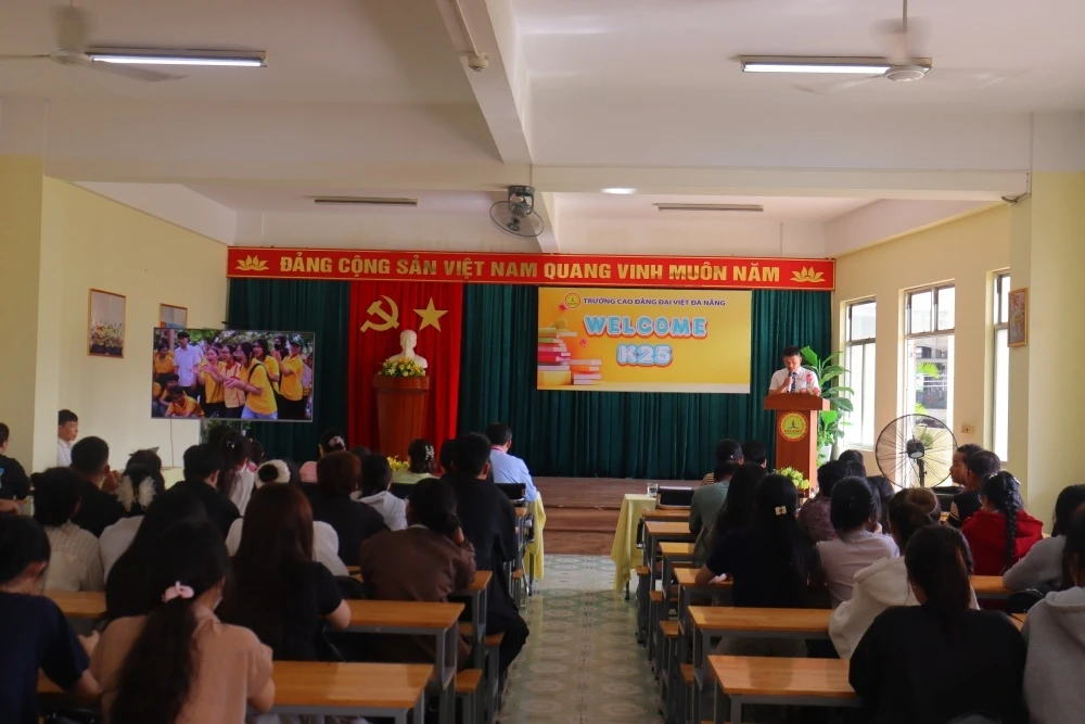 Chào Đón Tân Sinh Viên Gia Nhập Đại Gia Đình Dve Đà Nẵng