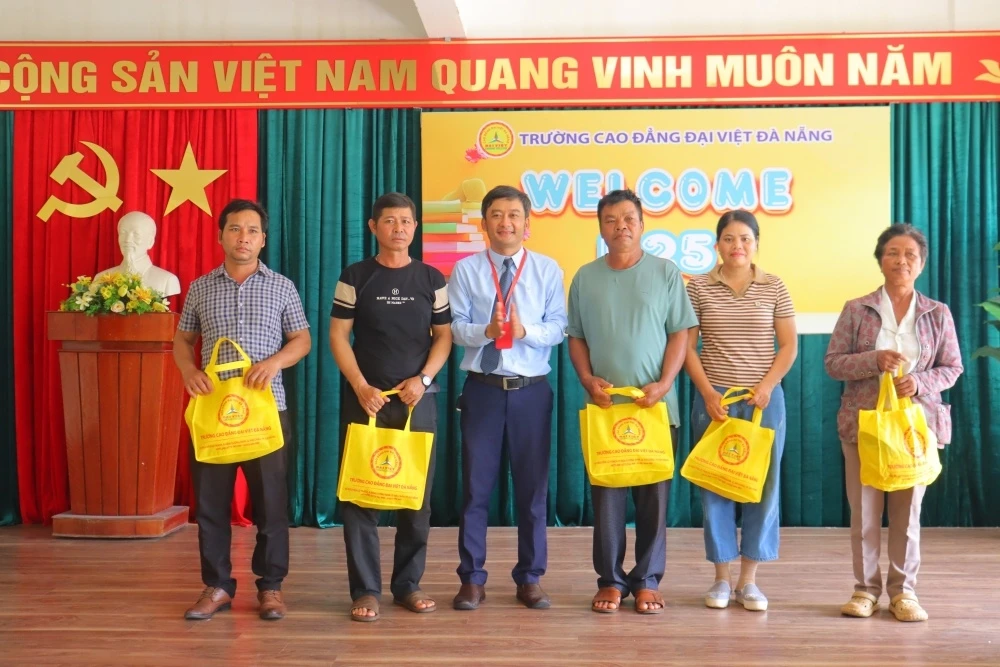 Chào Đón Tân Sinh Viên Gia Nhập Đại Gia Đình Dve Đà Nẵng