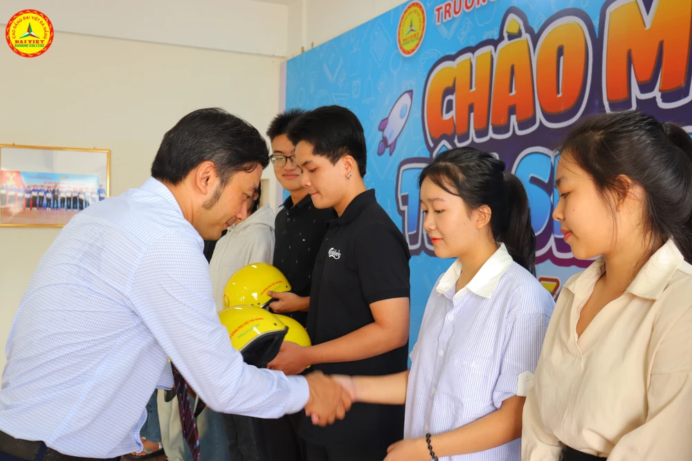 Chào Đón Tân Sinh Viên K24 Nhập Học Đợt 7 Tại Trường Cao Đẳng Đại Việt Đà Nẵng