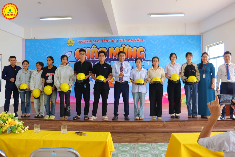 Chào Đón Tân Sinh Viên K24 Nhập Học Đợt 7 Tại Trường Cao Đẳng Đại Việt Đà Nẵng