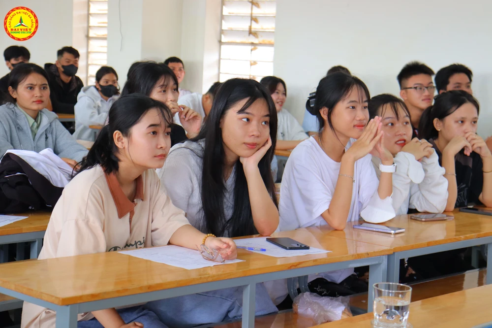 Chào Đón Tân Sinh Viên K24 Nhập Học Đợt 7 Tại Trường Cao Đẳng Đại Việt Đà Nẵng