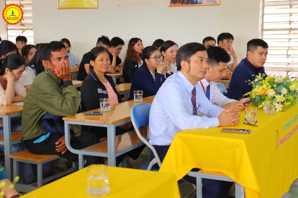 Chào Đón Tân Sinh Viên K24 Nhập Học Đợt 7 Tại Trường Cao Đẳng Đại Việt Đà Nẵng