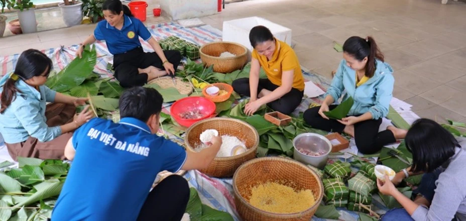 Nấu Bánh Chưng Sum Vầy 2023 – Hoạt Động Tết Ý Nghĩa tại Trường Cao Đẳng Đại Việt Đà Nẵng
