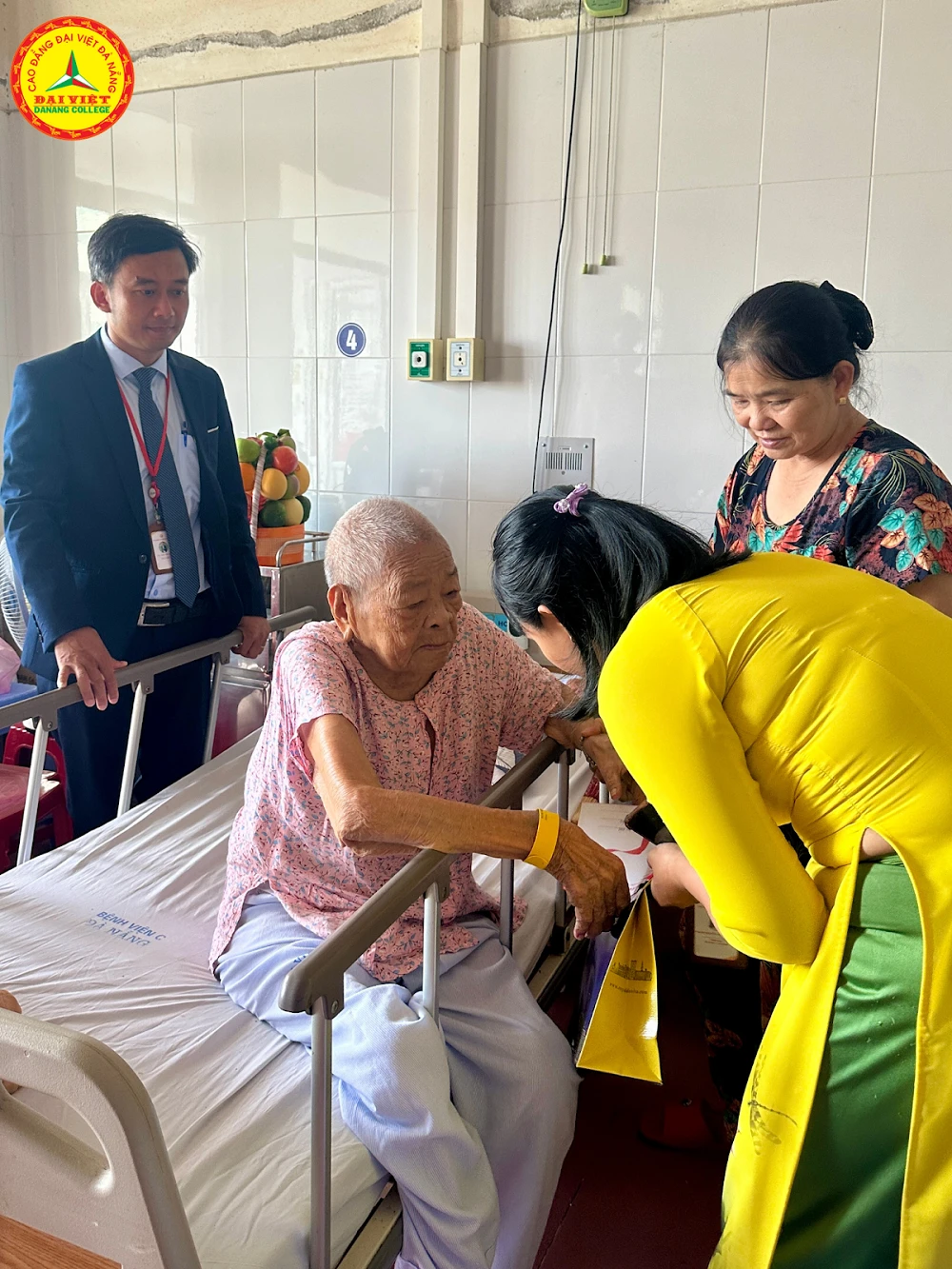 Dâng Hương, Dâng Hoa, Thăm Mẹ Việt Nam Anh Hùng Nhân Kỷ Niệm Ngày 27/7