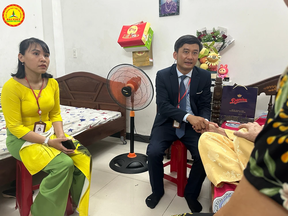 Dâng Hương, Dâng Hoa, Thăm Mẹ Việt Nam Anh Hùng Nhân Kỷ Niệm Ngày 27/7